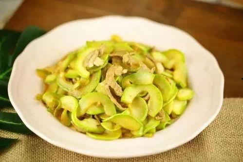 茭瓜炒鲜牛肉可以吃吗视频,茭瓜炒鲜牛肉，营养搭配的完美呈现