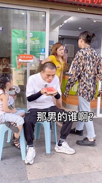 吵架吃瓜群众搞笑视频,吵架视频里的欢乐瞬间