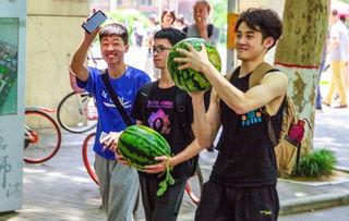 大学校吃瓜事件视频,揭秘大学校吃瓜事件幕后真相