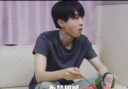 王俊凯吃瓜的视频,揭秘娱乐圈幕后故事