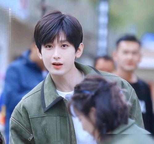 成毅吃瓜的小眼神视频在线观看,揭秘娱乐圈幕后真相