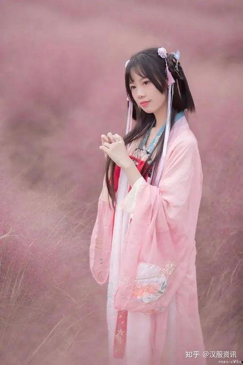 汉服美女吃瓜视频网站在线观看,在线观看，穿越古今的视觉盛宴