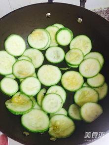 小瓜可以煮了吃吗视频,煮食体验，解锁美味新境界