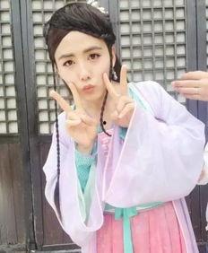 博主吃瓜男扮女装视频,男扮女装视频背后的故事