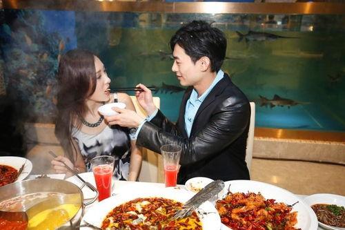 东北情侣吃瓜视频大全,趣味横生的甜蜜瞬间