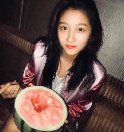 南京美女吃瓜图片大全视频,吃瓜图片大全视频走红网络